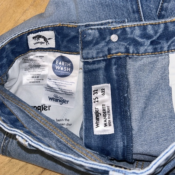 Wrangler Wanderer 622 High Rise Flare Jean size 25 : 32 NWT - Picture 9 of 11